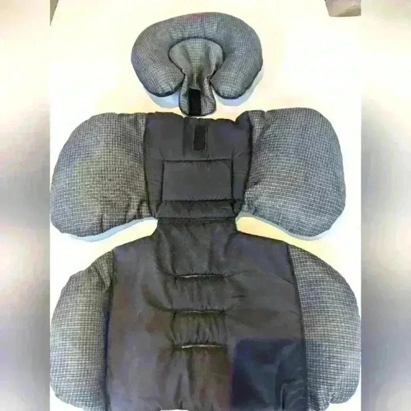 Car seat cover + Diono infant head insert for baby car seat - bnwot - Picture 1 of 6